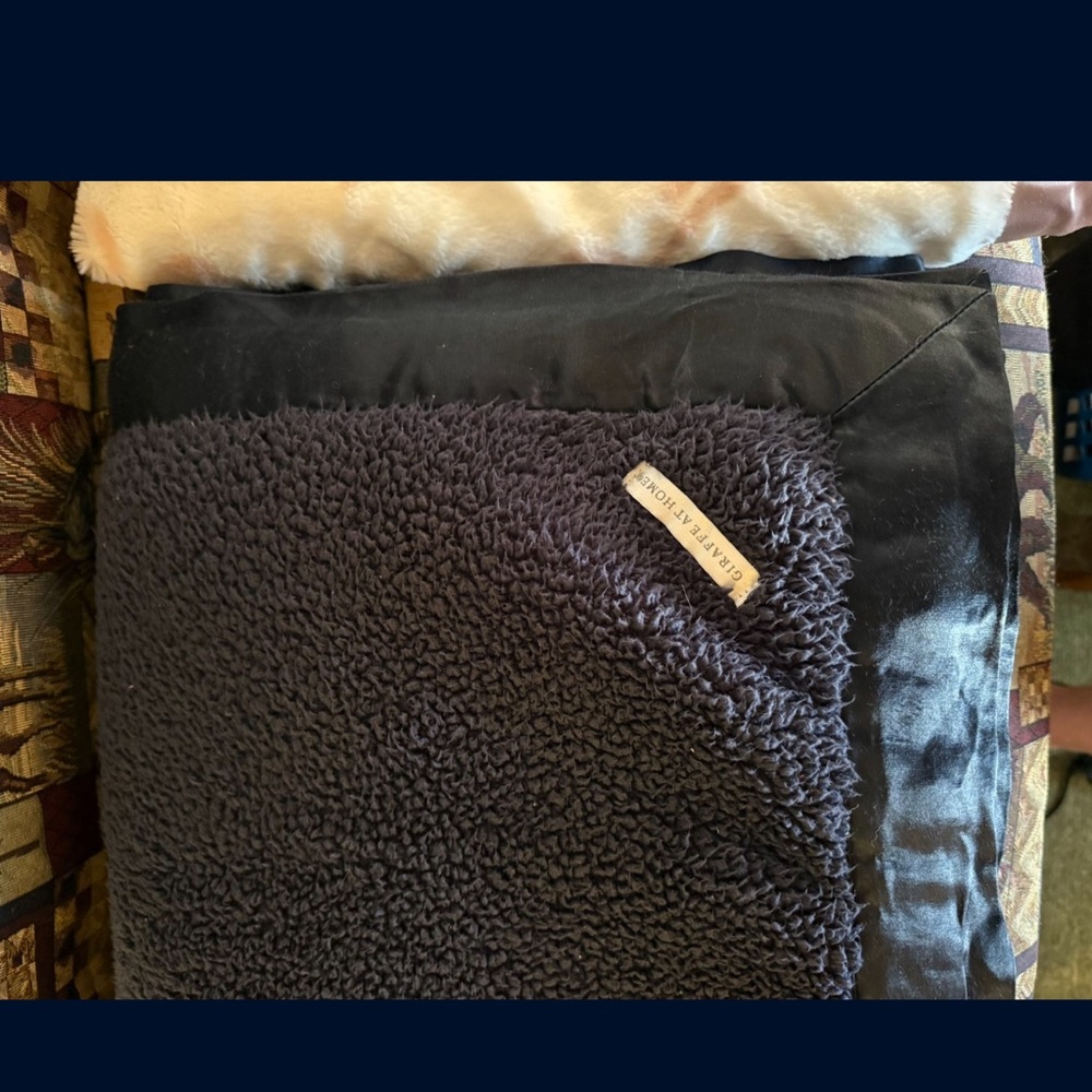 Giraffe At Home Blanket - Navy - Picture 3 of 8